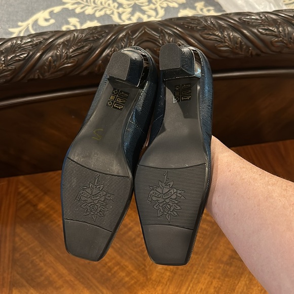 J.Reneé EUC Navy Mary Square-toe Gold accent Lizard Pumps 7M - Picture 8 of 9